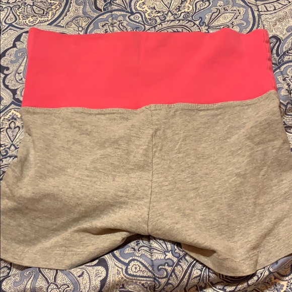 Workout shorts - Picture 2 of 2